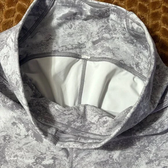 Like New Lululemon Train Times 7/8 Pant 25" Leggings White Cast Luxe Size 8 - Picture 7 of 10